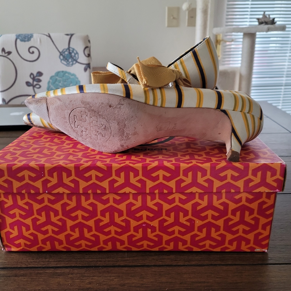 Tory Burch shoes with yellow stripes and side bow. Size 7M